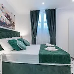 Apartman Art Center *