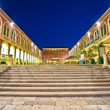 Апартаменты Art Center *