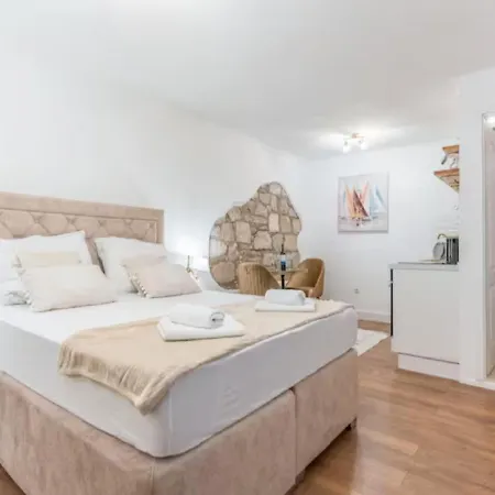 Art Center Apartment *