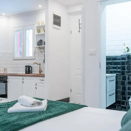 Art Center Apartment *